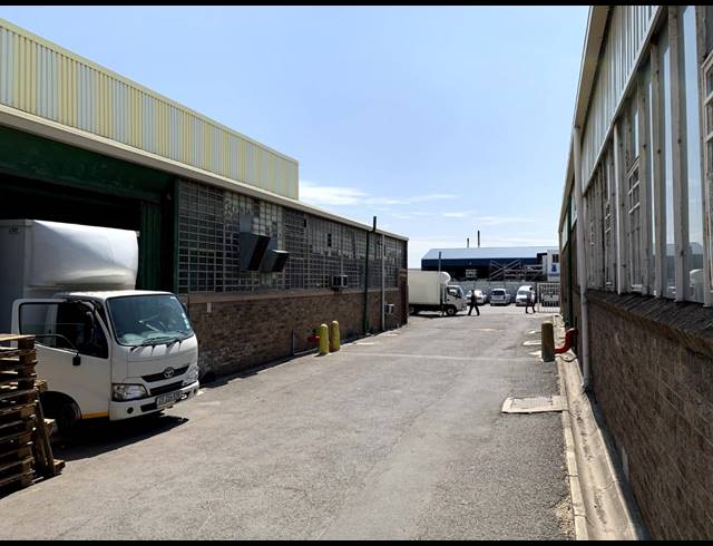 6,100M² FACTORY FOR SALE IN PAROW INDUSTRIAL